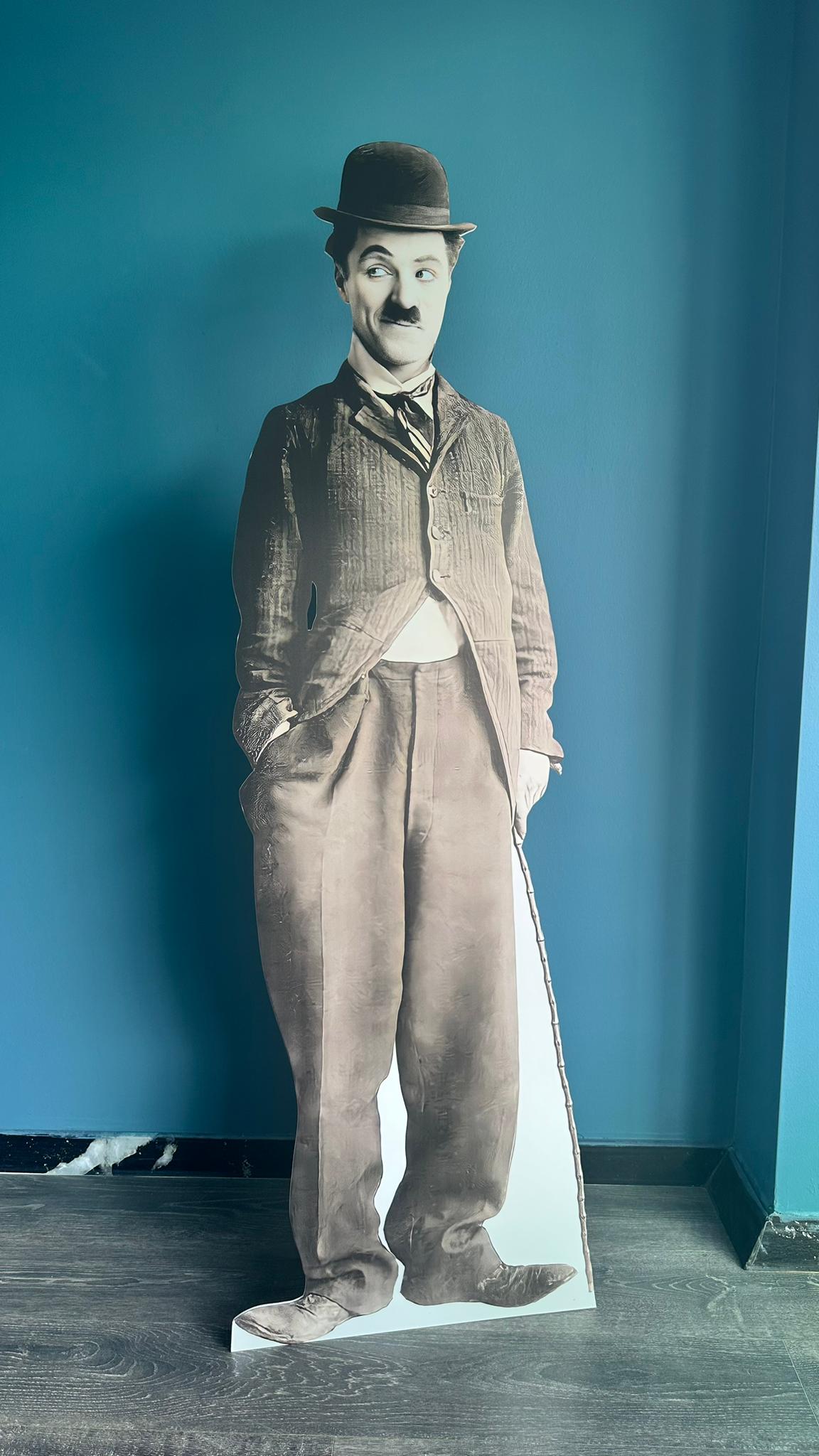 Charlie Chaplin Maketi Ayaklı iki Boyutlu Tam Boy Plastik Maket Figur